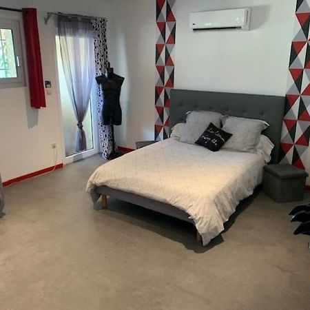 Appartement Grand Studio Avec Terrasse à Vauvert Extérieur photo