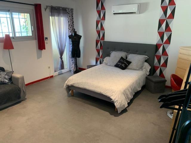 Appartement Grand Studio Avec Terrasse à Vauvert Extérieur photo